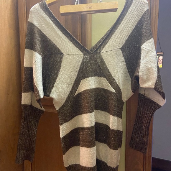 Sexy and soft top. love by design. - Picture 2 of 4